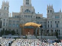 Arzobispo de Madrid sobre la Iglesia: "Ha aprendido que no está llamada a levantar muros, sino a abrir puertas"