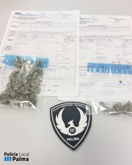 Requisan 17 dosis de marihuana a dos hombres en Son Gotleu.