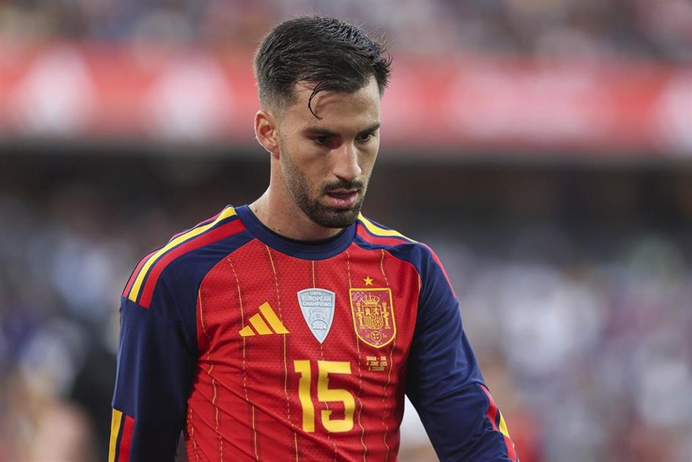 Álex Baena con la selección española de fútbol
