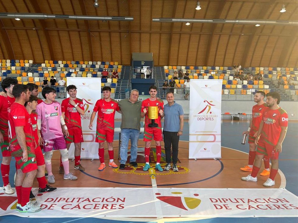 La AD Madroñera se proclama campeón del XXVI Trofeo Diputación de Cáceres de Fútbol Sala Masculino, a 6 de junio de 2026 en Almaraz (Cáceres).
