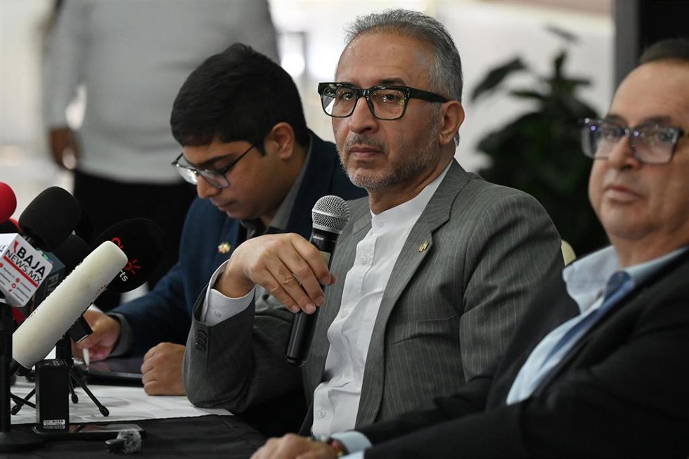 06 June 2026, Mexico, Tijuana: Iran's ambassador to Mexico, Abolfazl Pasandideh (C), attends a press conference ahead of the national football team's arrival for the FIFA 2026 World Cup in Tijuana, Baja California, Mexico. Tehran criticized the United Sta