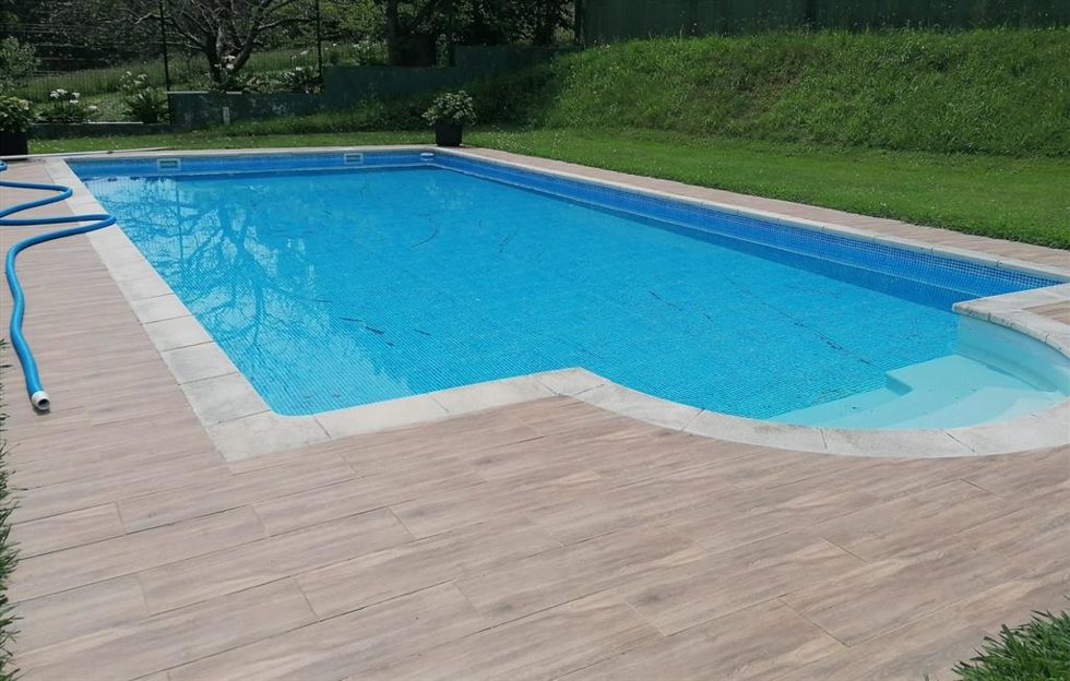 Archivo - Casa con piscina en Asturias (Imagen de archivo). 