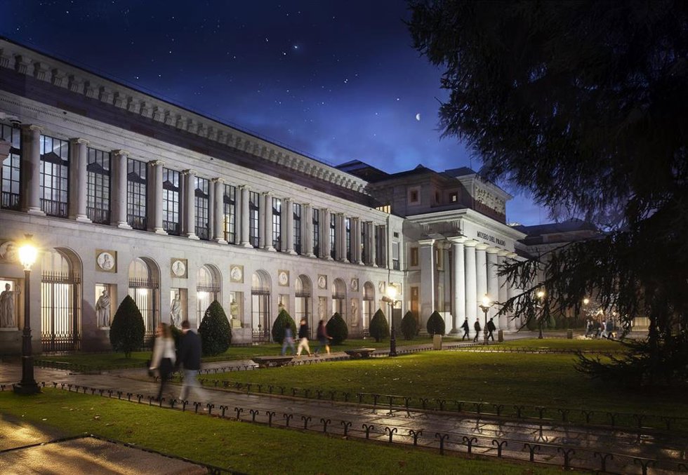 Museo del Prado de noche.