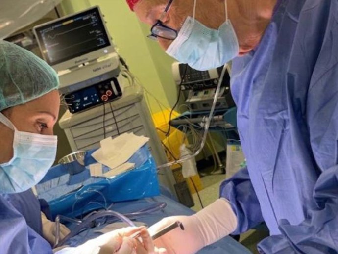 Intervención de implantación coclear realizada en el Hospital Clínico Universitario Lozano Blesa.