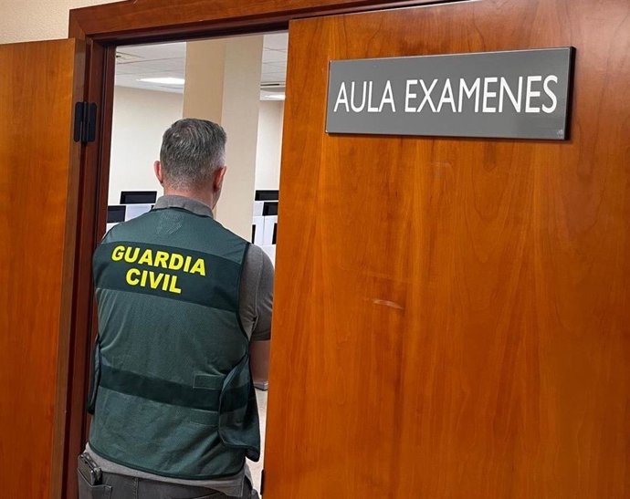 Imagen de un aula de examen.