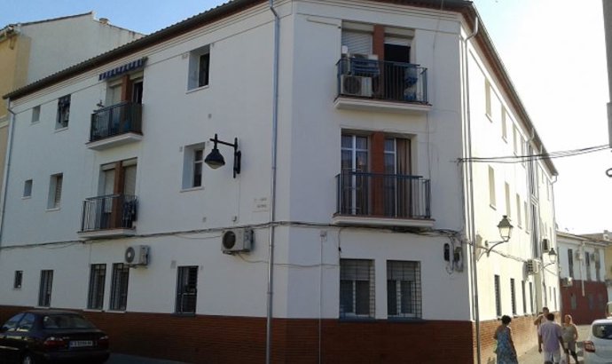 Archivo - Edificio de viviendas en Málaga (Imagen de archivo). 