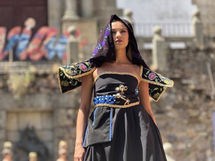 Desfile de Moda Artesana y Sostenible que se ha celebrado este domingo, 7 de junio de 2026, como parte de la feria JATO impulsada por la Diputación de Cáceres.