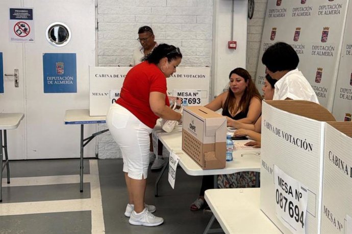 Perú.- Elecciones 2026: mesas de sufragio en Sevilla, Málaga y Almería abren al 100%
