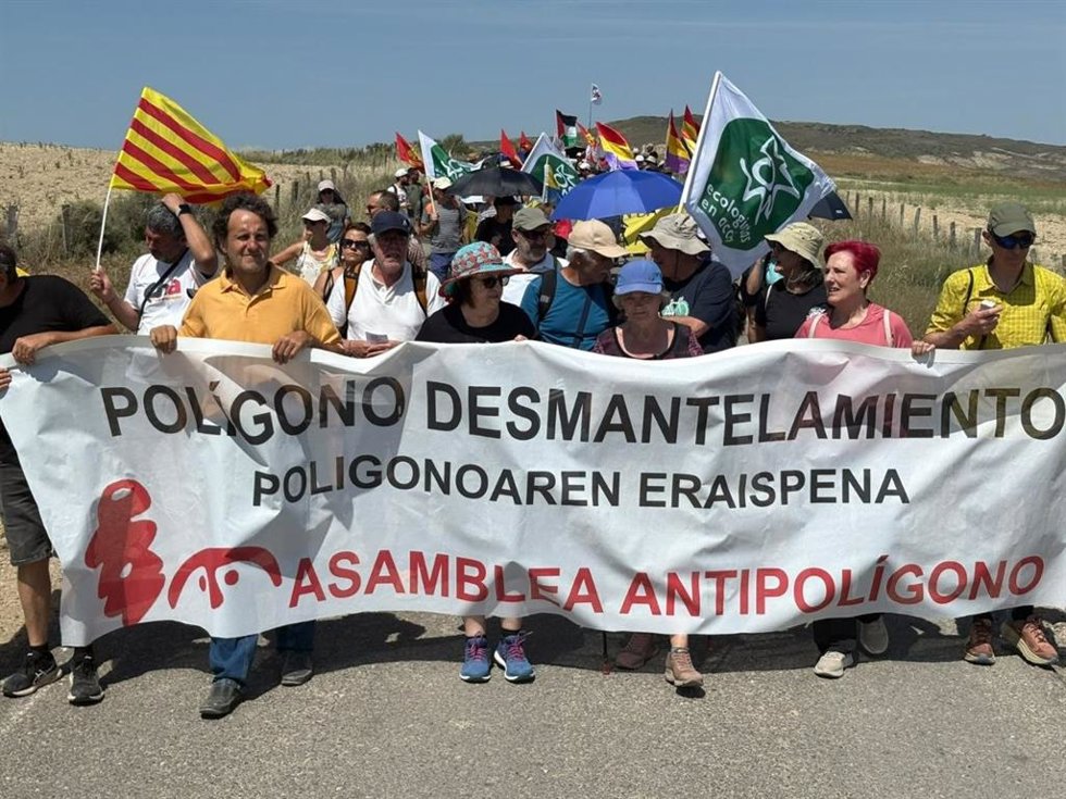 Marcha para reclamar el desmantelamiento del polígono de tiro de las Bardenas.