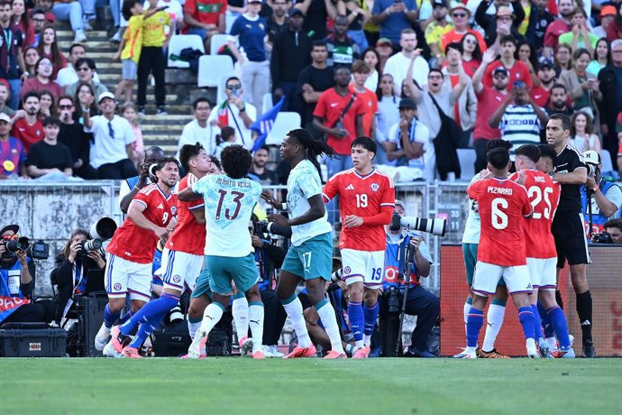 Futbol, Portugal vs Chile Partido amistoso en Portugal 2026 Ivan Roman de Chile y Rafael Leao de Portugal, son expulsados, durante el partido amistoso FIFA 2026, contra Portugal, disputado en el Estadio Nacional do Jamor  en  Oeiras, Lisboa,