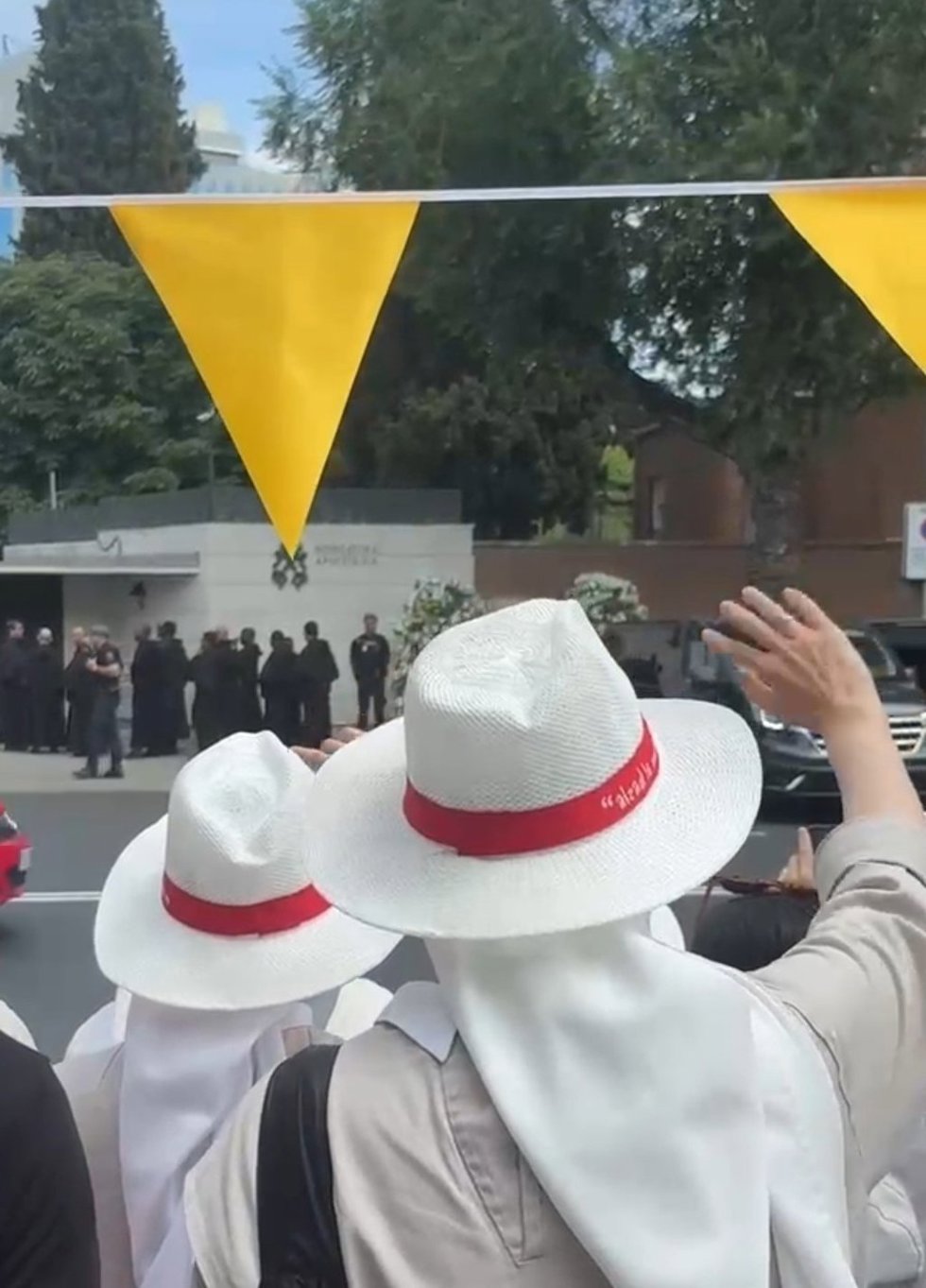 Hermanas del Monasterio de la Conversión, en Sotillo de La Adrada (Ávila) tienen un encuentro privado con el Papa en la Nunciatura, junto con otros miembros de la Orden de San Agustín. En Madrid a 7 de junio de 2026