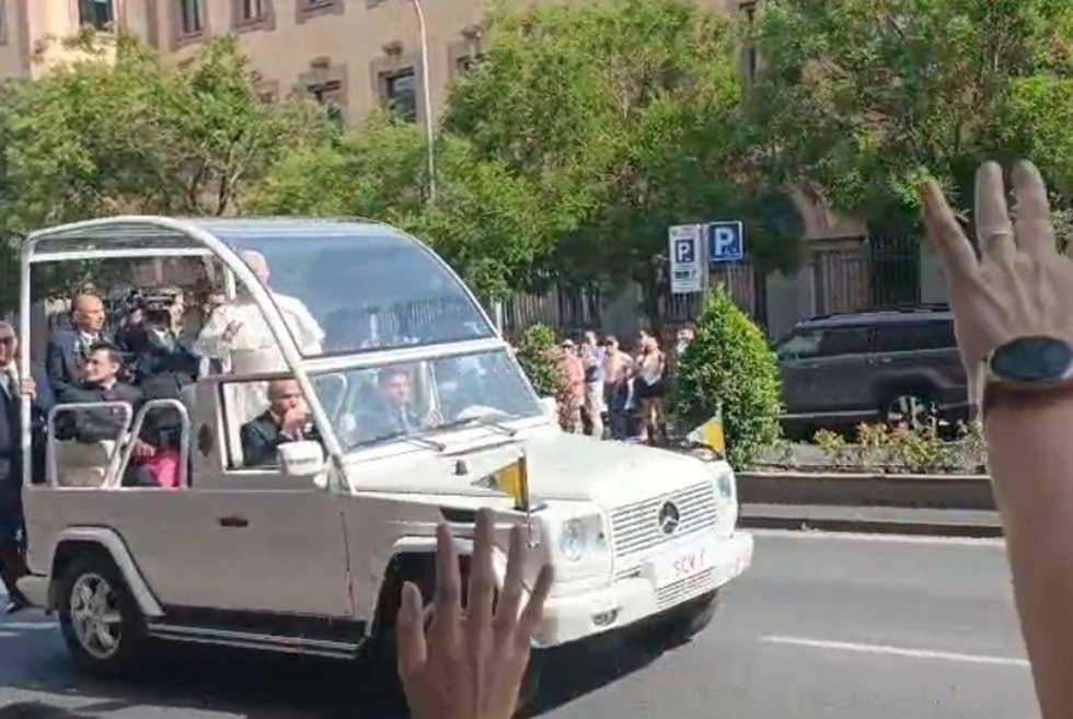 León XIV realiza su cuarto recorrido en papamóvil por las calles de Madrid