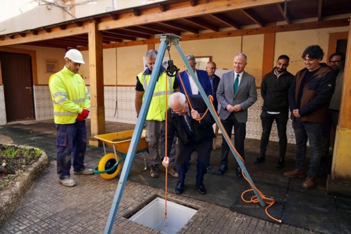 Imbroda durante una reciente colocación de una primera piedra de VPO en Melilla.