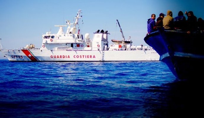 Archivo - Embarcación Guardia Costera italiana