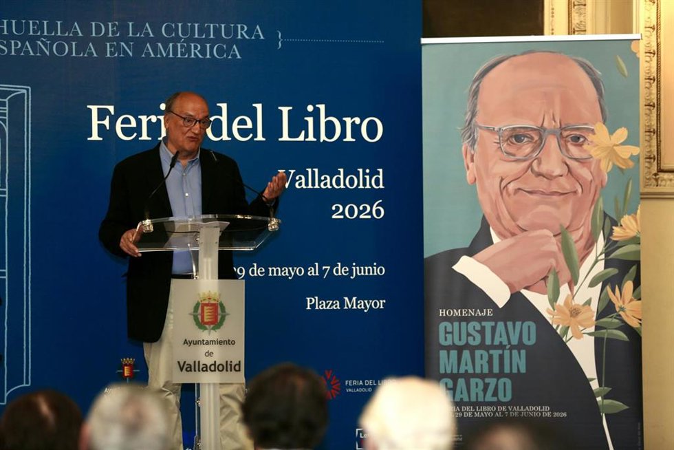 El escritor Gustavo Martín Garzo, homenajeado en el acto que ha supuesto el cierre de la Feria del Libro de Valladolid.