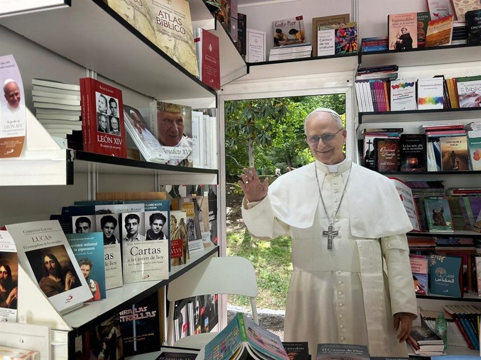 La visita del Papa León XIV, que coincidide con la 84º edición de la Feria del Libro de Madrid, dispara la venta de libros religiosos