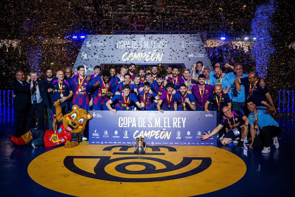 El Barça levanta su 30ª Copa del Rey de balonmano antes de la Champions
