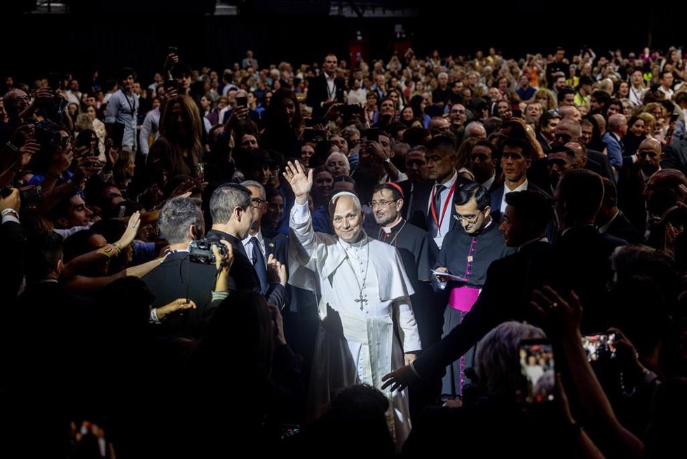 El Papa León XIV llega al encuentro 'Tejer redes con el mundo de la cultura, la educación, la empresa y el deporte', en el Movistar Arena, a 7 de junio de 2026, en Madrid (España)