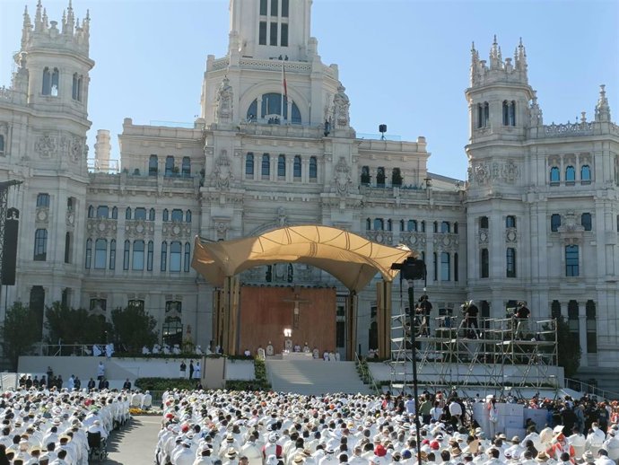 Altar de la Santa Misa en la Plaza de Cibeles presidida por el Papa León XIV, en el marco de su viaje a España, del 6 al 12 de junio. En Madrid, a 7 de junio de 2026