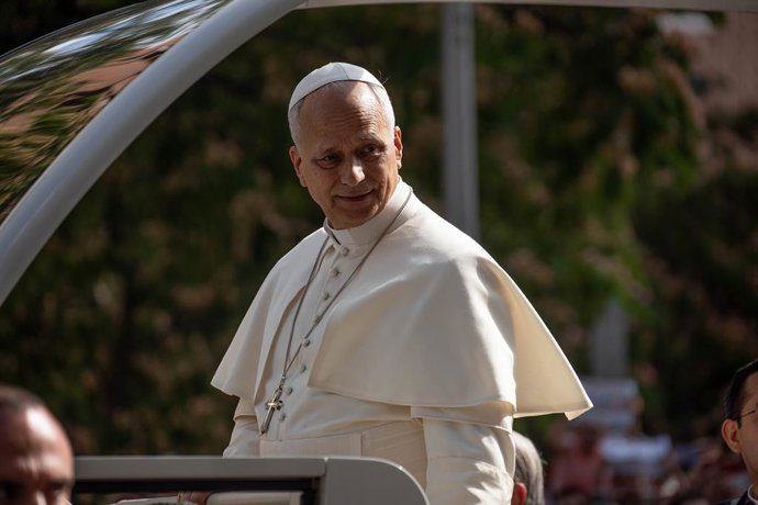 El Papa León XIV llega en el Papamóvil al Movistar Arena, a 7 de junio de 2026, en Madrid (España). El encuentro titulado ‘Tejer redes con el mundo de la cultura, la educación, la empresa y el deporte’ reúne a representantes de distintos ámbitos para refl