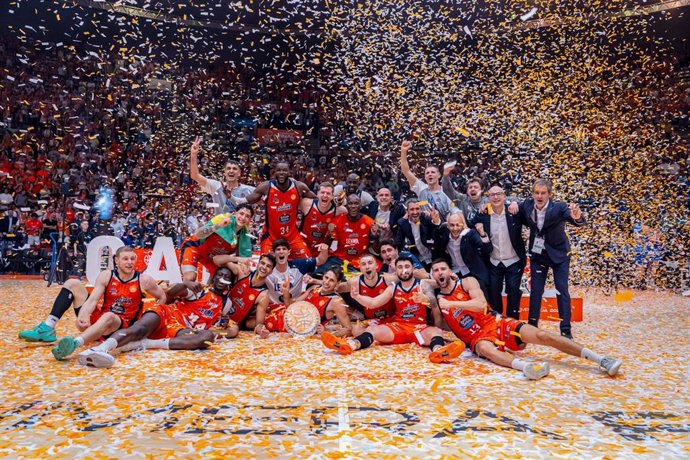 Leyma Coruña gana al Movistar Estudiantes un dramático ascenso a la Liga Endesa