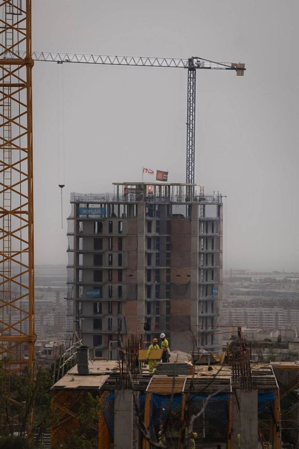 Archivo - Viviendas en construcción