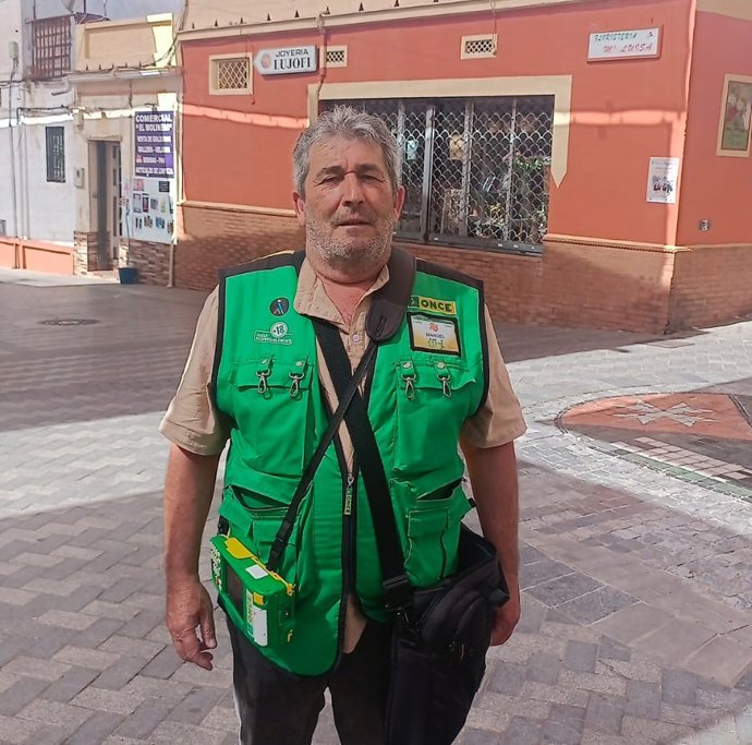 El vendedor de La ONCE, Manuel Morente, quien ha repartido 1,5 millones de euros en premios en Tomares (Sevilla)