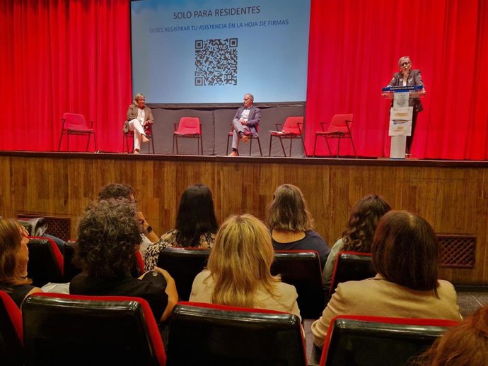 Inauguración de la Jornada de Recepción de Residentes 2026 por parte de la consejera de Salud, Concepción Saavedra.