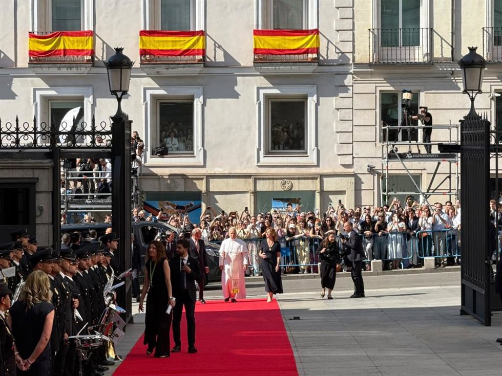 El Papa León XIV llegando al Congreso