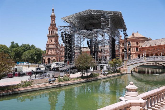 Archivo - Imagen de archivo del escenario de Icónica preparado para el comienzo del festival.