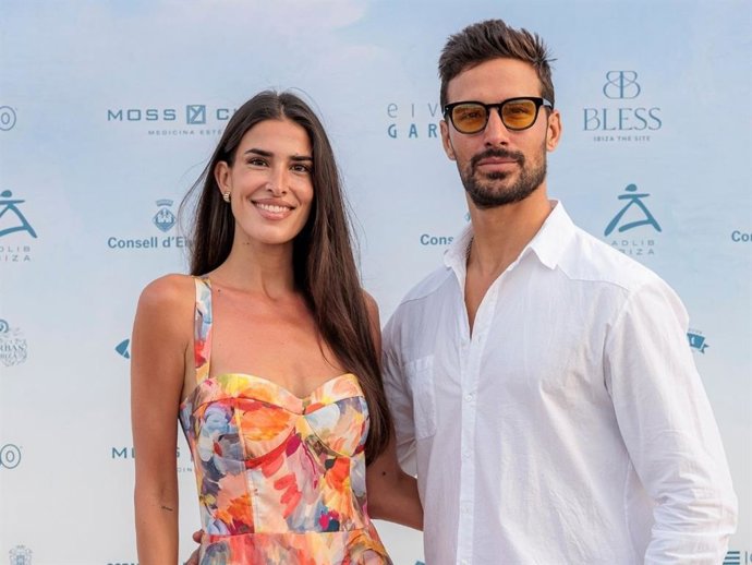 Lidia Torrent y Jaime Astrain posan ante las cámaras en Ibiza