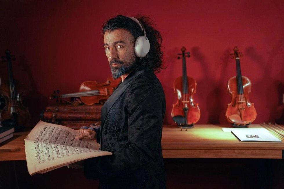 El violinista Ara Malikian con los nuevos Sony 1000X THE COLLEXION