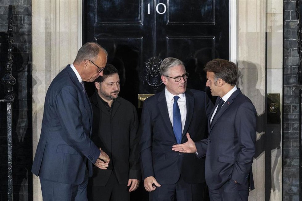 El primer ministro británico, Keir Starmer, el presidente francés Emmanuel Macron, el canciller alemán Friedrich Merz, y el presidente ucraniano, Volodimir Zelenski, tras el encuentro en Downing Street.