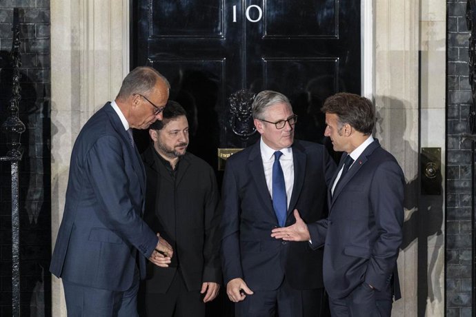 LONDON, June 8, 2026  -- British Prime Minister Keir Starmer (2nd R), French President Emmanuel Macron (1st R), German Chancellor Friedrich Merz (1st L) and Ukrainian President Volodymyr Zelensky chat at the No. 10 Downing Street after their meeting in Lo