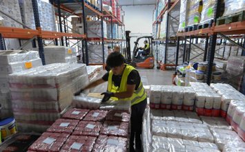 Un voluntario trabajando en la campaña