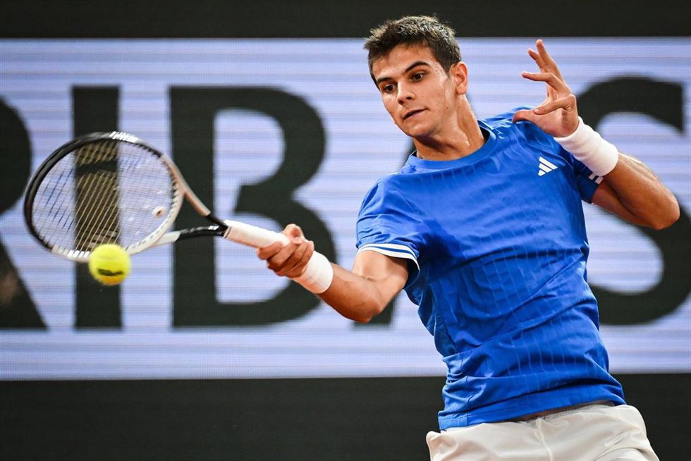 El tenista español Rafa Jódar durante un partido en Roland Garros.