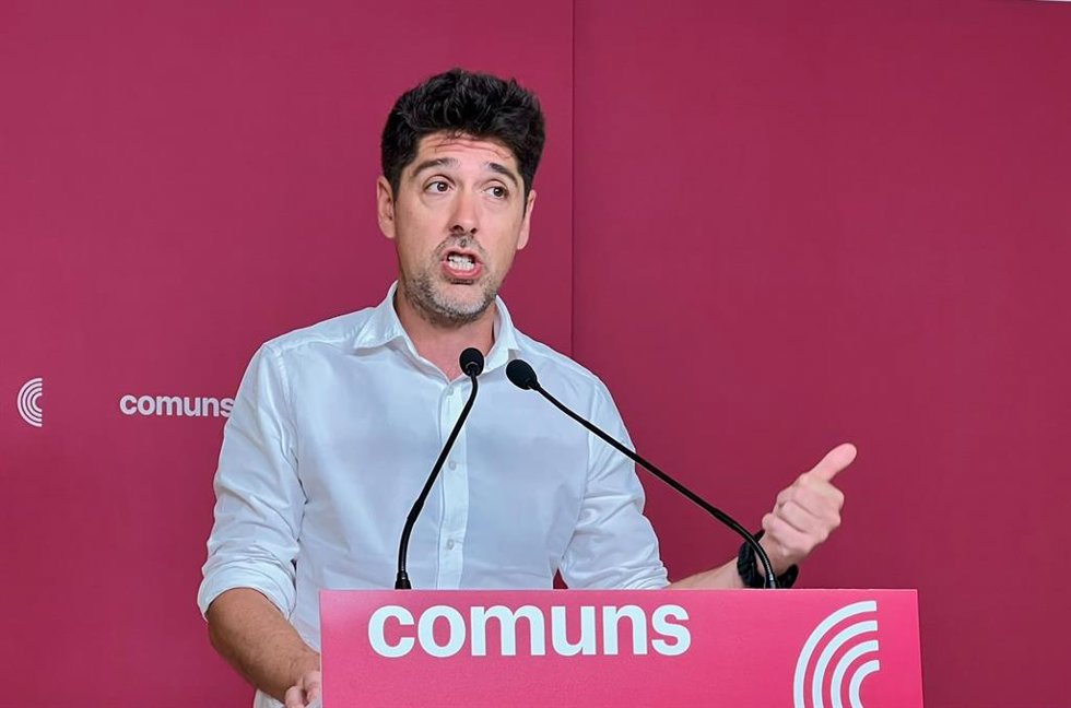 El portavoz de los Comuns, David Cid, en una rueda de prensa este lunes