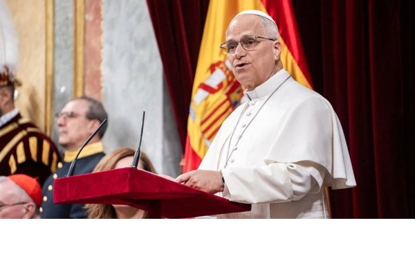 León XIV critica en el Congreso la "descalificación permanente del adversario" y dice que el poder tiene límites
