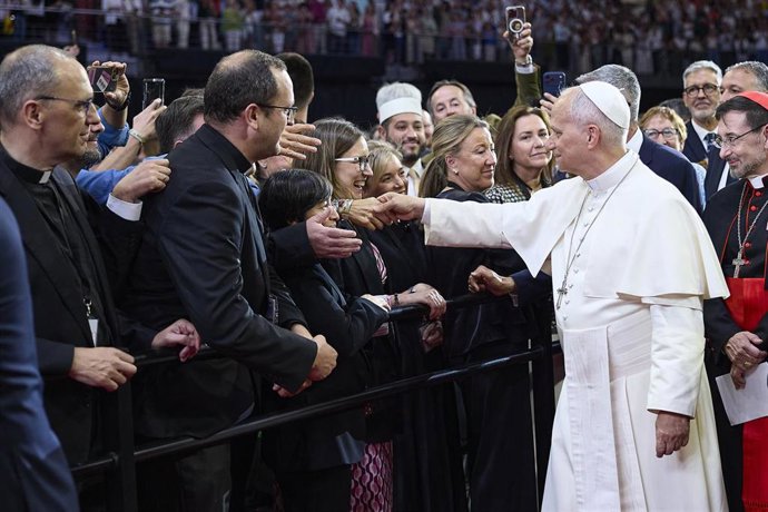 El Papa León XIV durante el encuentro 'Tejer redes con el mundo de la cultura, la educación, la empresa y el deporte', en el Movistar Arena, a 6 de junio de 2026, en Madrid (España). El encuentro titulado ‘Tejer redes con el mundo de la cultura, la educac