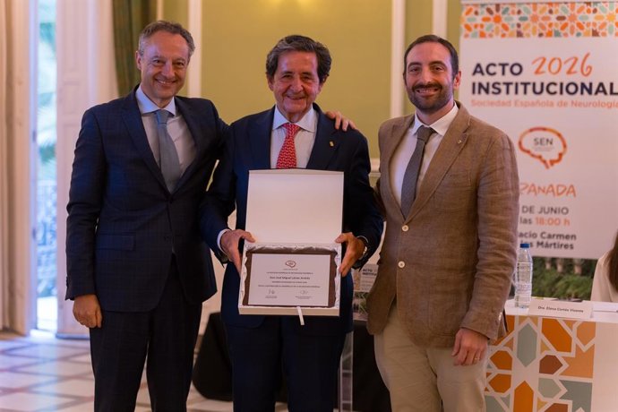 El neuròleg valencià José Miguel Láinez rep la distinció "membre d'honor" de la SEN per la seua trajectòria