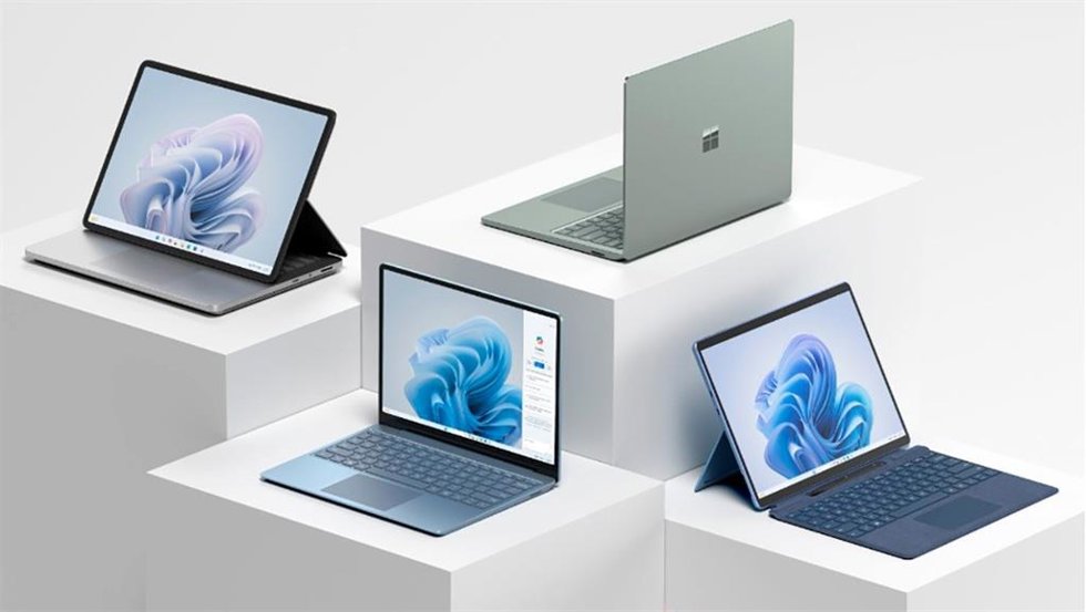 Imagen de varios portátiles con Windows 11