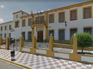 Archivo - Imagen de Archivo de la fachada del Ayuntamiento de Gelves (Sevilla)