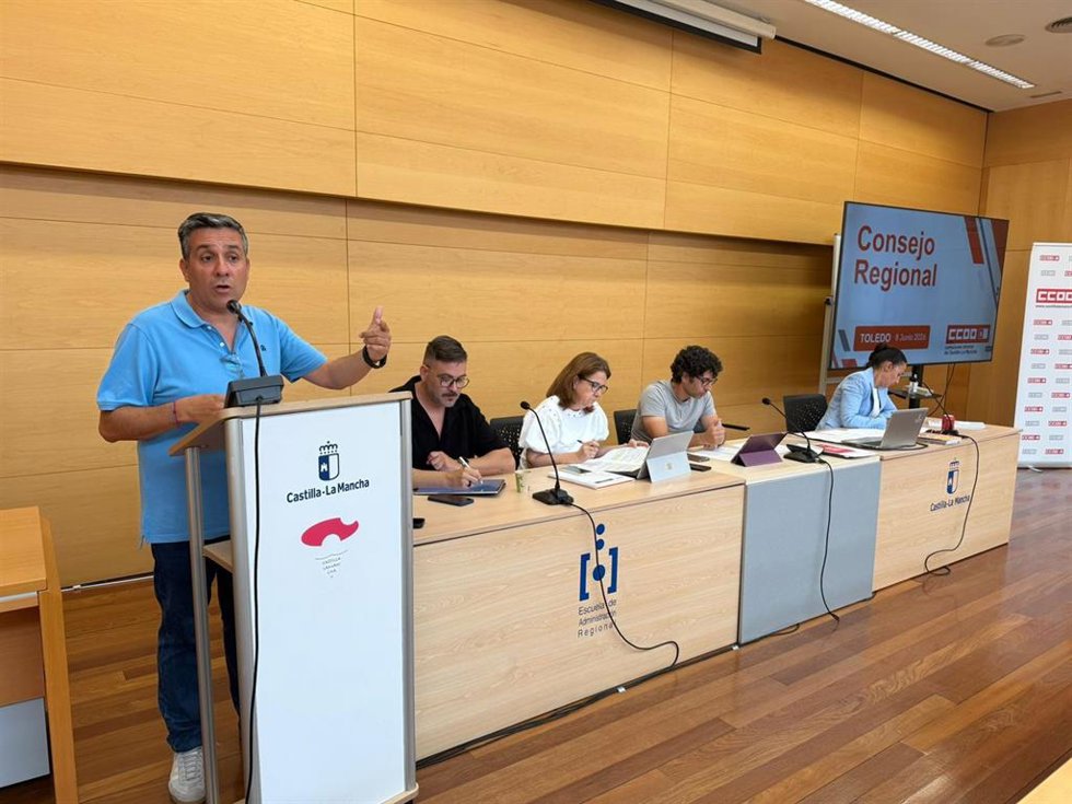El secretario regional de CCOO, Javier Ortega, en el Consejo regional del sindicato.