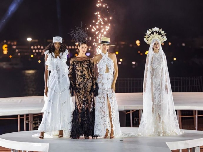Cierre del desfile del 55º aniversario de la Pasarela Adlib en Ibiza
