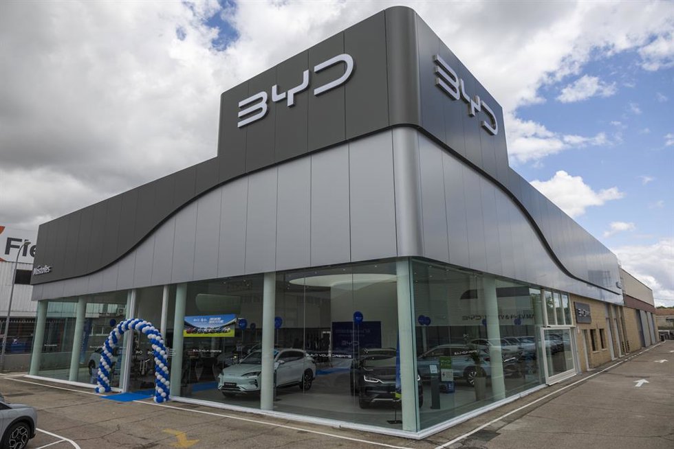Archivo - Un concesionario de BYD