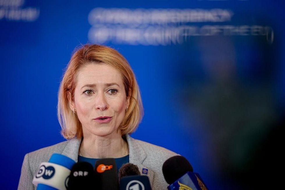 Archivo - La alta representante de la UE para Asuntos Exteriores y vicepresidenta de la Comisión Europea, Kaja Kallas, atiende a los medios de comunicación a su llegada a la reunión informal de los jefes de Estado y de Gobierno de la Unión Europea