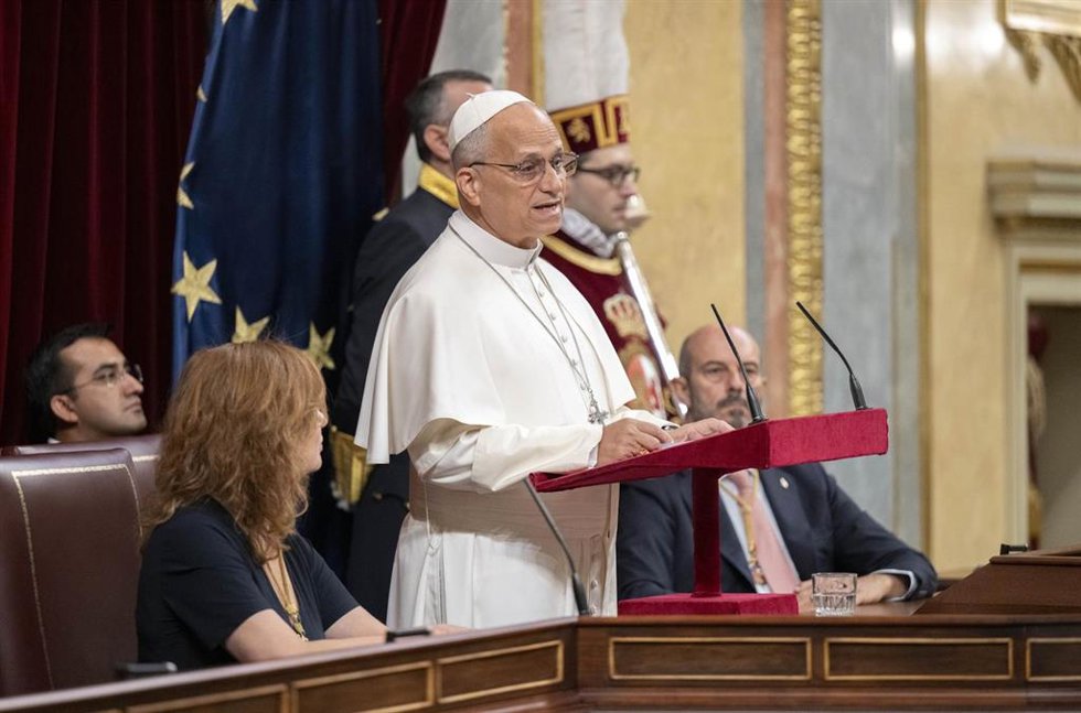 El Papa León XIV interviene durante su visita al Congreso de los Diputados