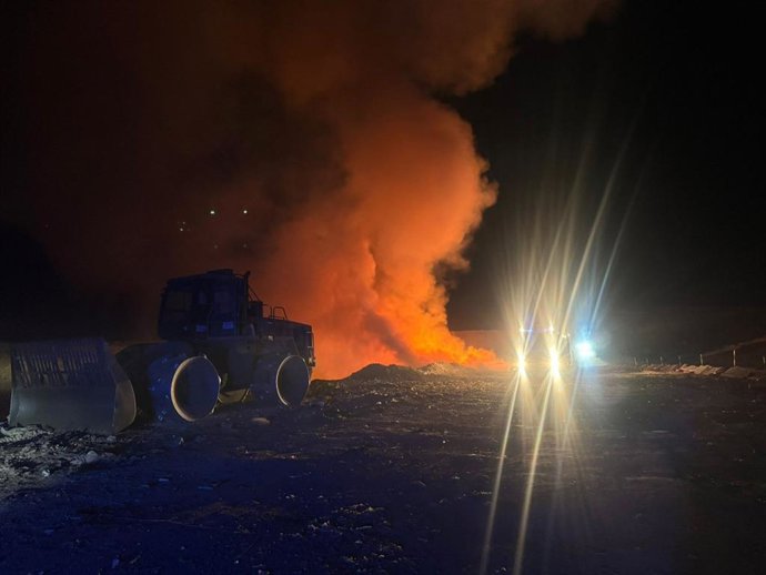 Incendio en el vertedero de la ciudad .