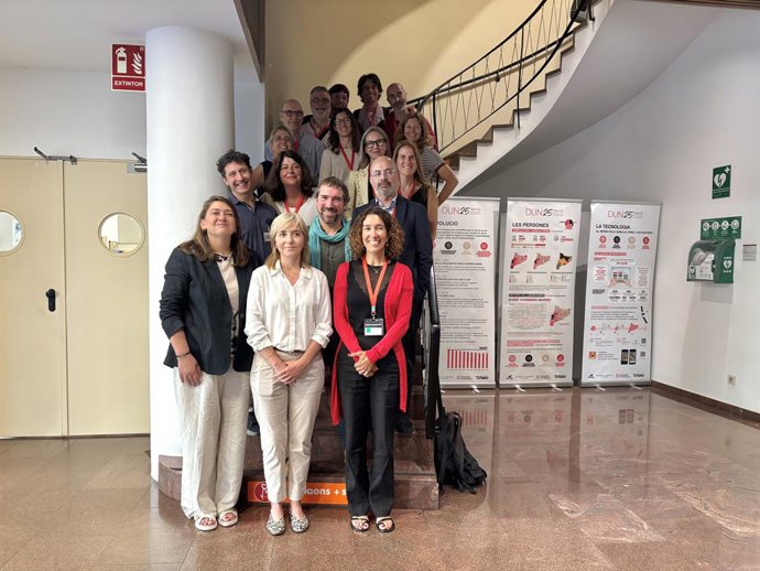 La secretaria general del Deoartamento de Agricultura, Cristina Massot, junto a miembros de la dirección general de Política Marítima y Pesca Sostenible y representantes de las entidades científicas participantes en el plan.