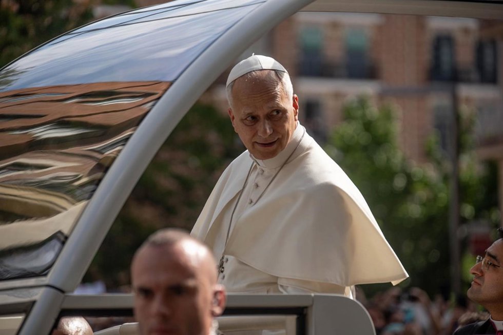 El Papa León XIV llega en el Papamóvil al Movistar Arena, a 7 de junio de 2026, en Madrid (España). El encuentro titulado ‘Tejer redes con el mundo de la cultura, la educación, la empresa y el deporte’ reúne a representantes de distintos ámbitos para refl